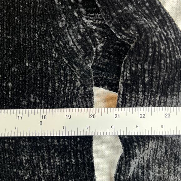 Wilfred Aritzia Chenille V Neck Sweater Women's S Black Tunic Pullover Chunky - Picture 4 of 7